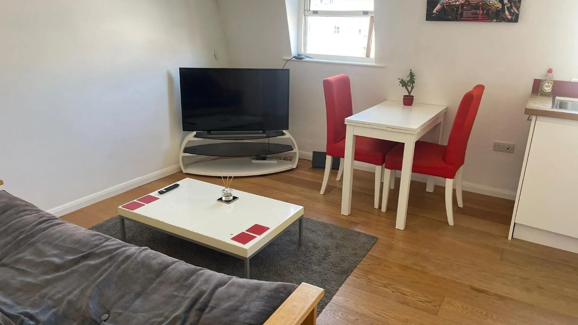 Self Contained One Bedroom Flat In The Heart Of Brighton, Close To The Beach